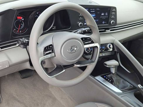 Used 2022 Hyundai Elantra SEL image 2