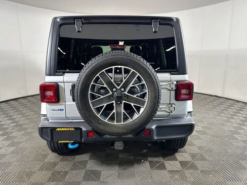 Used 2023 Jeep Wrangler Unlimited Sahara w/ Cold Weather Group AWD/4WD image 3