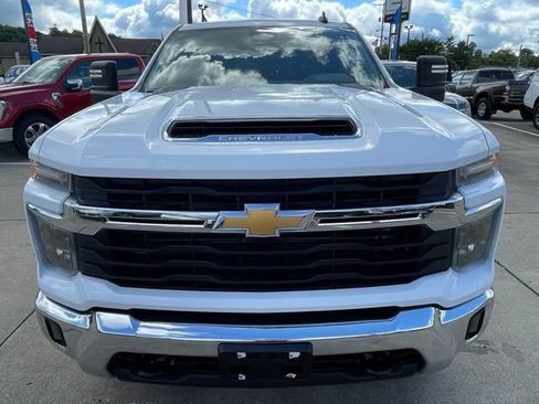 Used 2024 Chevrolet Silverado 2500 LT AWD/4WD image 5