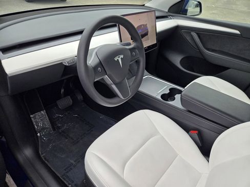 Used 2023 Tesla Model Y Long Range AWD/4WD image 10