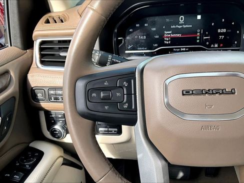 Used 2022 GMC Yukon Denali w/ Denali Premium Package image 24