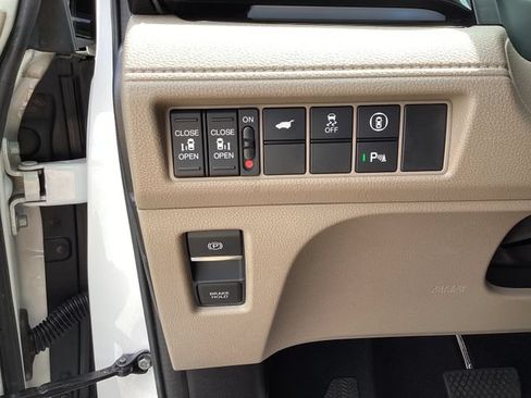 Used 2024 Honda Odyssey Elite image 14
