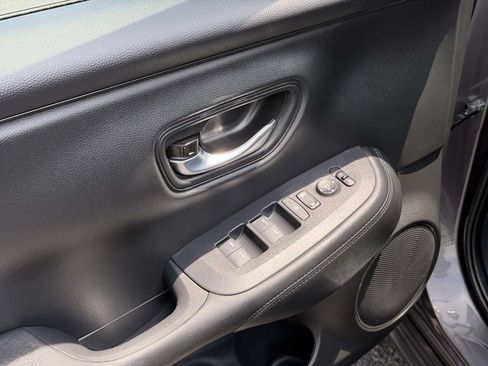 Used 2025 Honda HR-V LX image 18