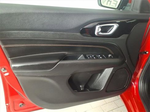 Used 2022 Jeep Compass Limited image 10