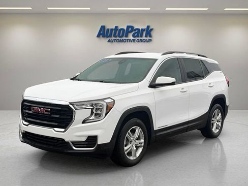 Used 2023 GMC Terrain SLE w/ Driver Convenience Package image 3