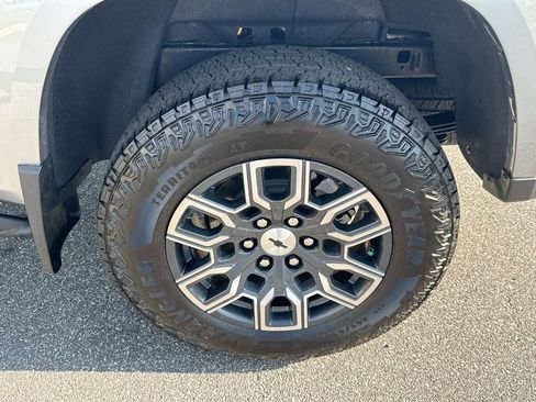 Used 2026 Chevrolet Colorado Z71 AWD/4WD image 19