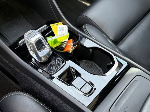 Certified 2023 Volvo XC40 B5 Ultimate w/ Protection Package Premier image 20