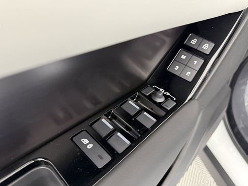 New 2026 Land Rover Range Rover Velar Dynamic SE image 10