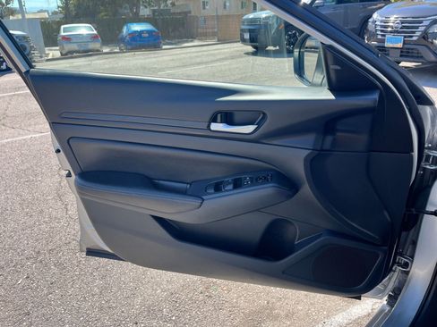 Used 2024 Nissan Altima 2.5 SV image 18