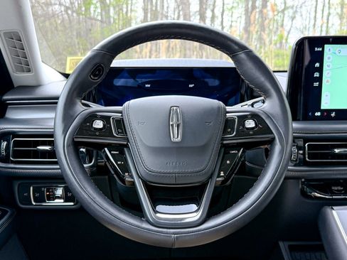 Used 2025 Lincoln Aviator AWD w/ Equipment Group 101A image 39