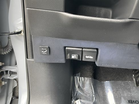 Used 2021 Nissan Kicks SR w/ Interior Electronics Package FWD image 25