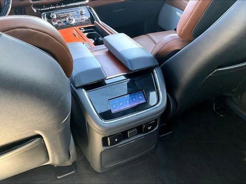 Used 2023 Lincoln Navigator Reserve image 10