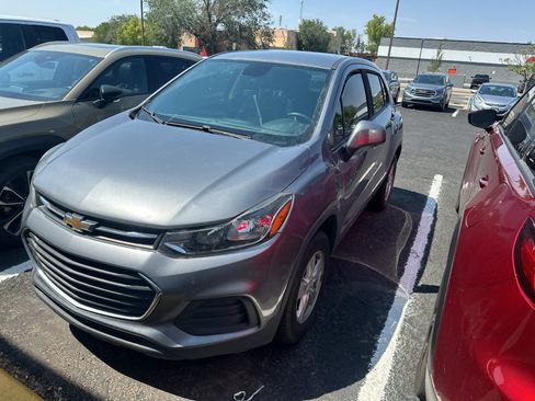 Used 2020 Chevrolet Trax LS w/ Tint and Cruise Package AWD/4WD image 32