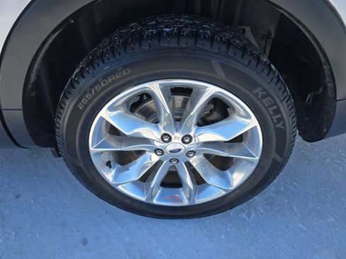 Used 2014 Ford Explorer XLT w/ Equipment Group 202A AWD/4WD image 11