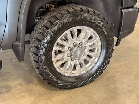 Used 2020 Chevrolet Silverado 3500 High Country AWD/4WD image 17