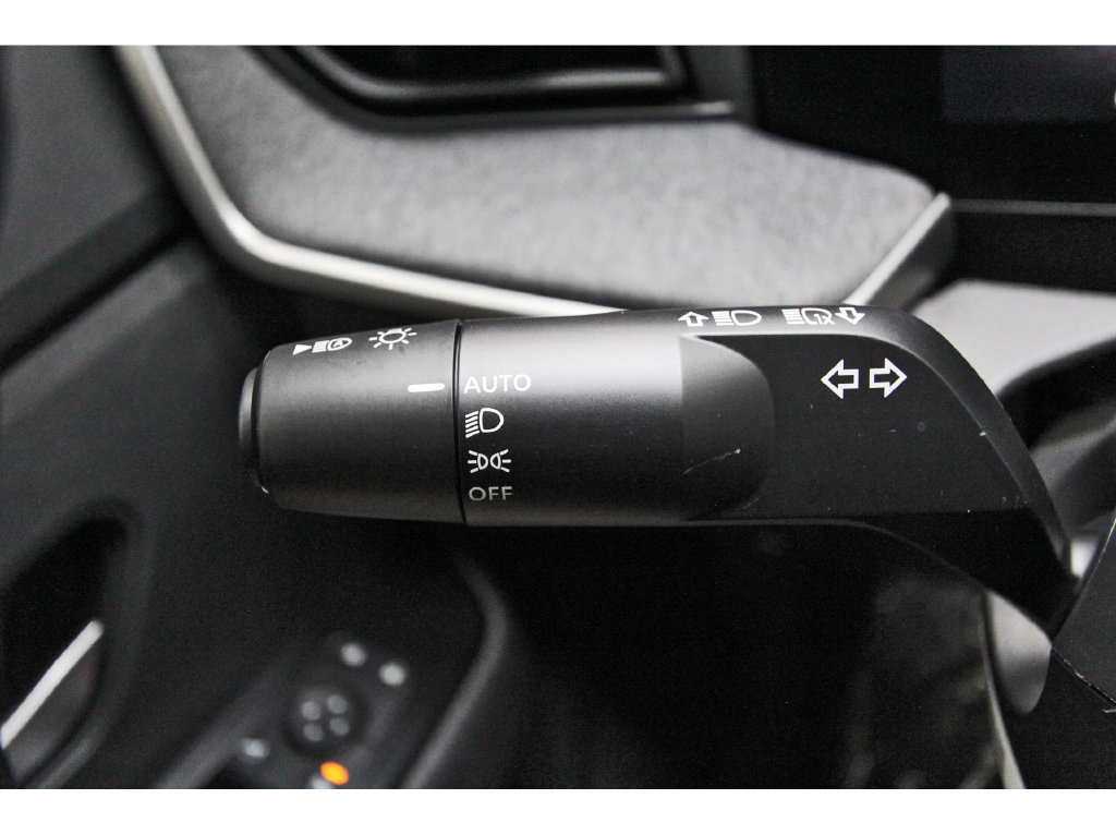 Used 2026 Nissan Kicks SV FWD image 16