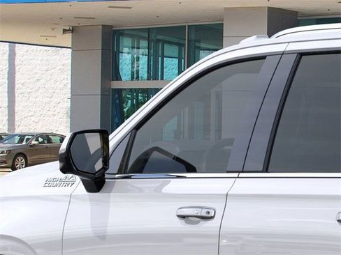 New 2025 Chevrolet Suburban High Country w/ Sun And Tow Package image 13