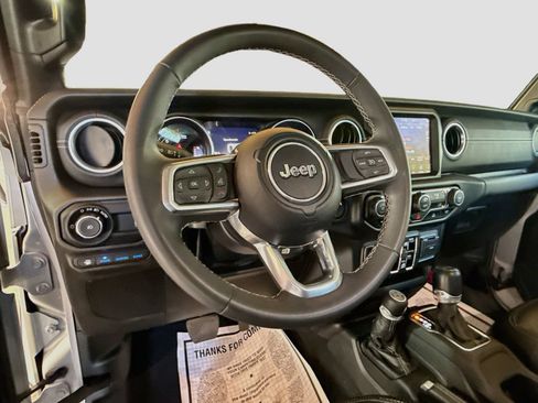 Used 2023 Jeep Wrangler Unlimited Sahara AWD/4WD image 12