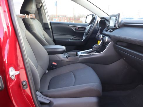 Used 2021 Toyota RAV4 LE image 12