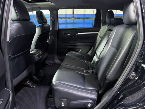 Used 2016 Toyota Highlander XLE AWD/4WD image 29