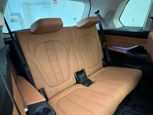 Used 2022 BMW X7 xDrive40i w/ Executive Package AWD/4WD image 9