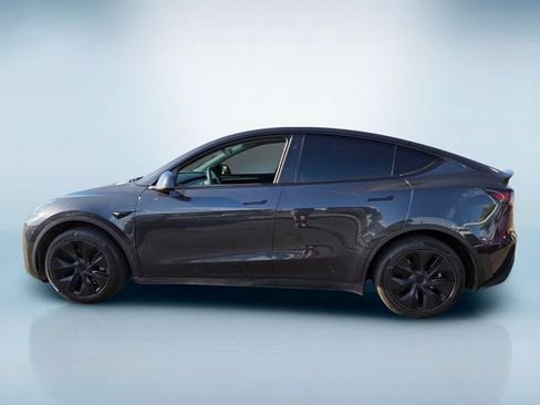 Used 2025 Tesla Model Y Long Range RWD image 7