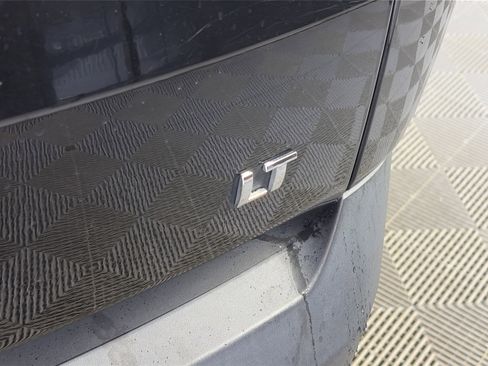 Used 2023 Chevrolet Traverse LT image 18