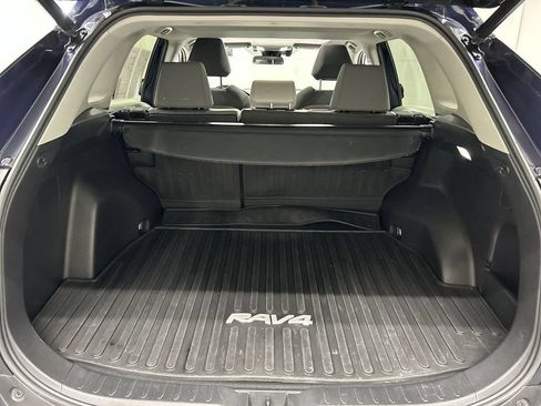 Used 2022 Toyota RAV4 XLE w/ Convenience Package AWD/4WD image 22