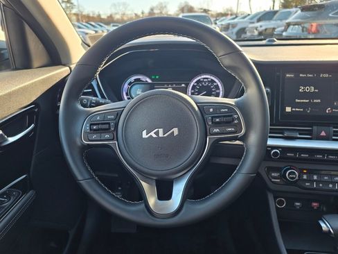 Used 2022 Kia Niro LXS image 14