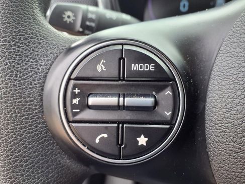 Used 2025 Kia Soul LX FWD image 9