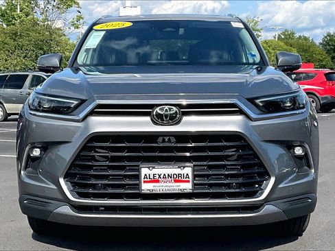 Used 2025 Toyota Grand Highlander AWD image 3