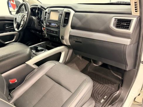 Used 2016 Nissan Titan PRO-4X image 25