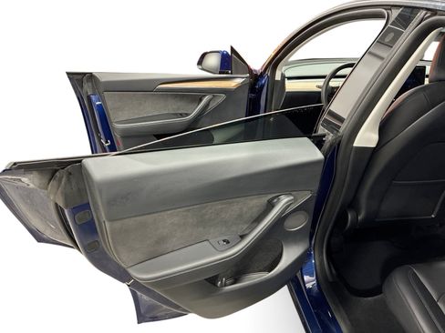 Certified 2023 Tesla Model Y Long Range AWD/4WD image 10