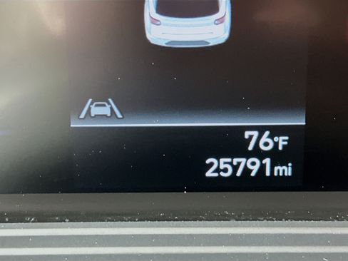 Used 2025 Hyundai Venue SEL image 19