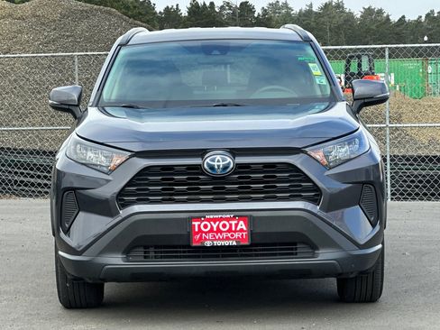 Used 2021 Toyota RAV4 LE w/ Carpet Mat Package (TMS) AWD/4WD image 6