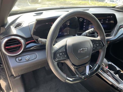 Used 2025 Chevrolet Trax RS image 7