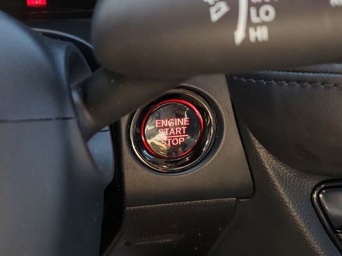 Used 2025 Honda HR-V LX image 32