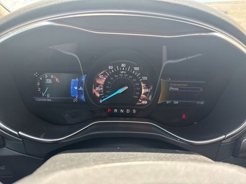Used 2017 Ford Fusion SE w/ Fusion SE Technology Package FWD image 9