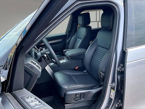 Certified 2025 Land Rover Discovery Dynamic SE AWD/4WD image 26