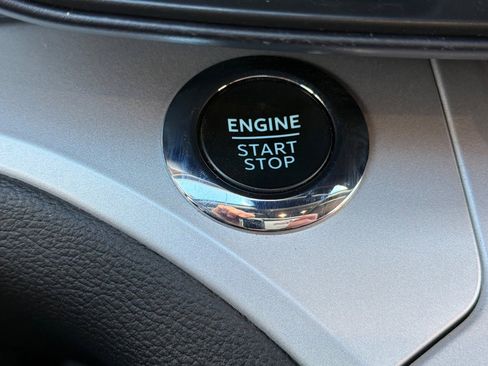 Used 2023 Ford Explorer XLT image 23