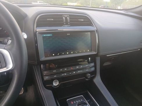 Used 2018 Jaguar F-PACE S AWD/4WD image 2