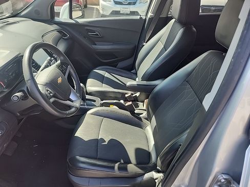 Used 2017 Chevrolet Trax LT w/ LT Convenience Package image 10