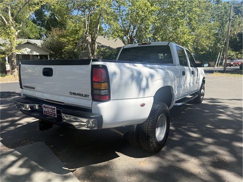 Used 2005 Chevrolet Silverado 3500 LS w/ Heavy-Duty Power Package AWD/4WD image 7