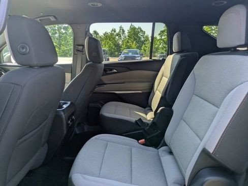 Used 2025 Chevrolet Traverse LT AWD/4WD image 18