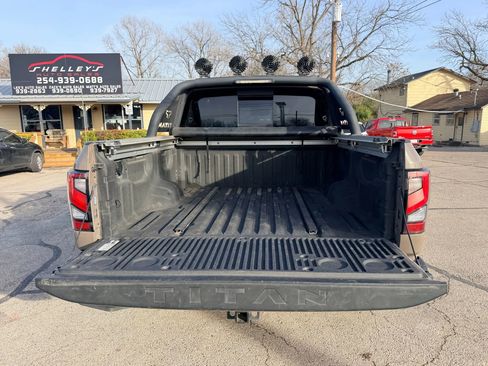 Used 2021 Nissan Titan PRO-4X w/ Pro-4x Convenience Package image 7