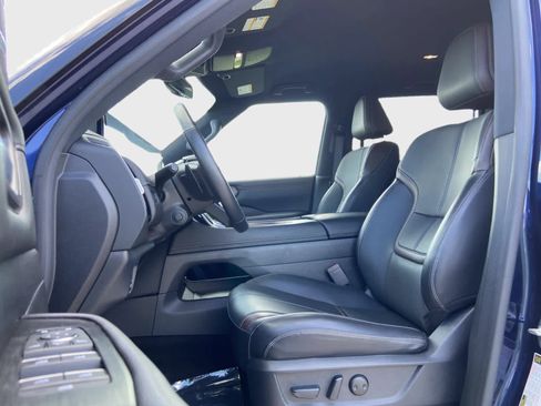 Used 2025 Nissan Armada SL AWD/4WD image 15
