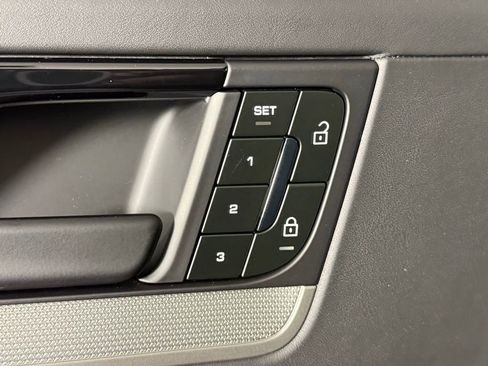 Certified 2025 Porsche Cayenne S image 27