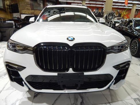 Used 2021 BMW X7 xDrive40i w/ M Sport Package image 2