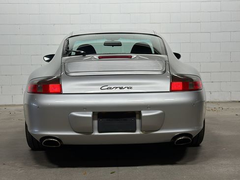 Used 2004 Porsche 911 Carrera image 8