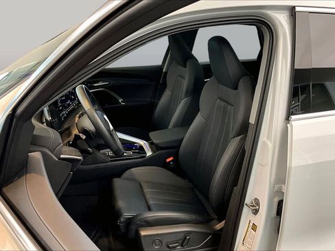 Certified 2025 Audi Q5 Premium Plus w/ Premium Plus AWD/4WD image 8